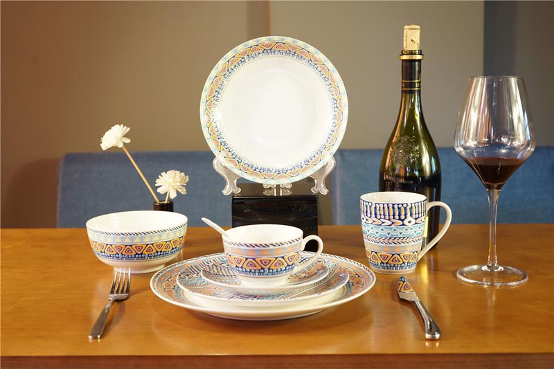 New bone china in-glaze dinner set 18pcs