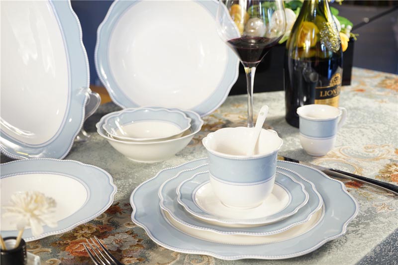 New bone china in-glaze dinner set lotus shape