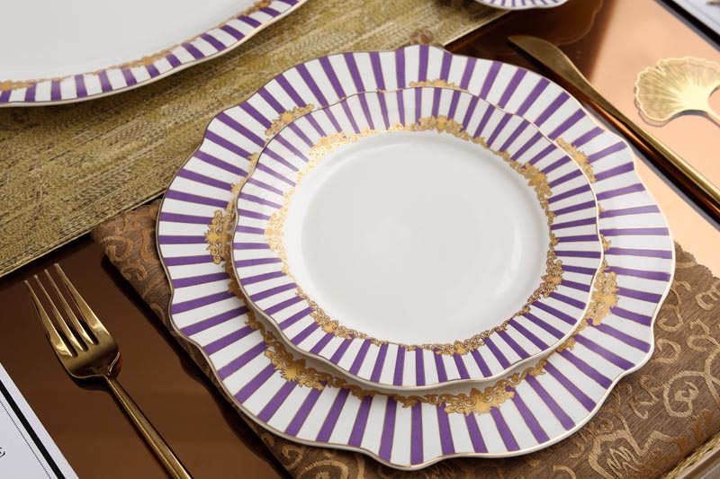 RAH-G0004 New Bone China Lotus Shape Dinnerset for Daily use/Porcelain Tableware with Gold Decal