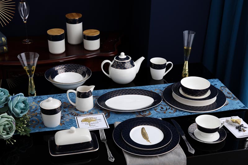 RAH-G0018 New Bone China Quiet Dark Night Gold Decal Dinnerware Set