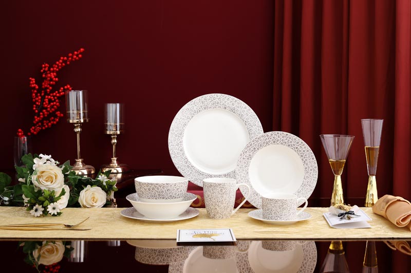 RAH-I0019 New Bone China In-glaze Dinnerware Set with Little Snowball Decal